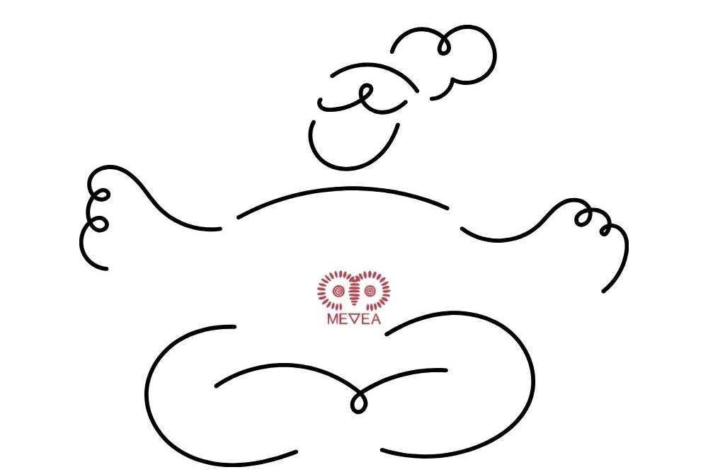 Icon einer weiblich gelesenen Person im Schneidersitz mit geöffneten Armen. Das FMGZ MEDEA e.V. Logo befindet sich auf Bauchhöhe